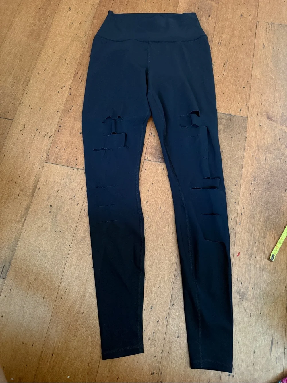 ALO Yoga Ripped Warrior Black High-Waist Leggings with Sculpting Fit, sz S, guc